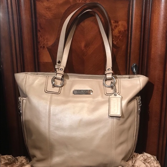 Coach Large Women’s Tote - Picture 2 of 7